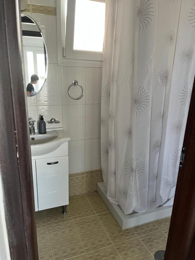 Christos Apartment Rafína Екстериор снимка